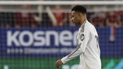 夏日泳士大学生助力“星孩”共享泳池欢乐时光